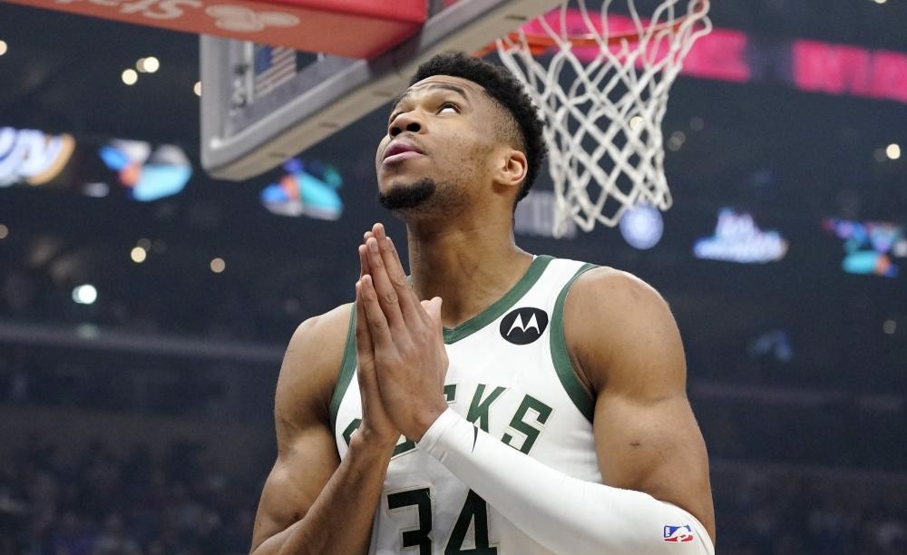 转折点密尔沃基雄鹿远射贴柱,NBA季后赛窗口期攻防权衡,震撼外界,训练强度明显提升的简单介绍 转折点密尔沃基雄鹿远射贴柱,NBA季后赛窗口期攻防权衡,震撼外界,训练强度明显提升的简单介绍