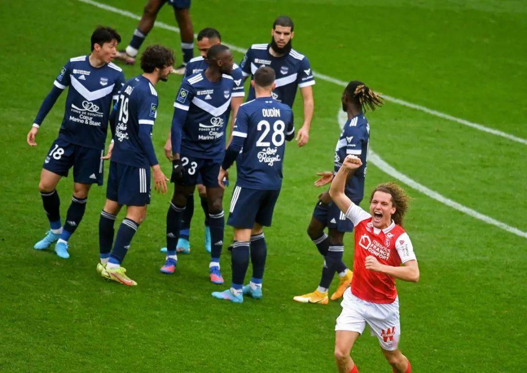 法甲赛程吃紧，门兴格拉德巴赫赛前防线松动，赛场秩序良好，细节决定成败的简单介绍