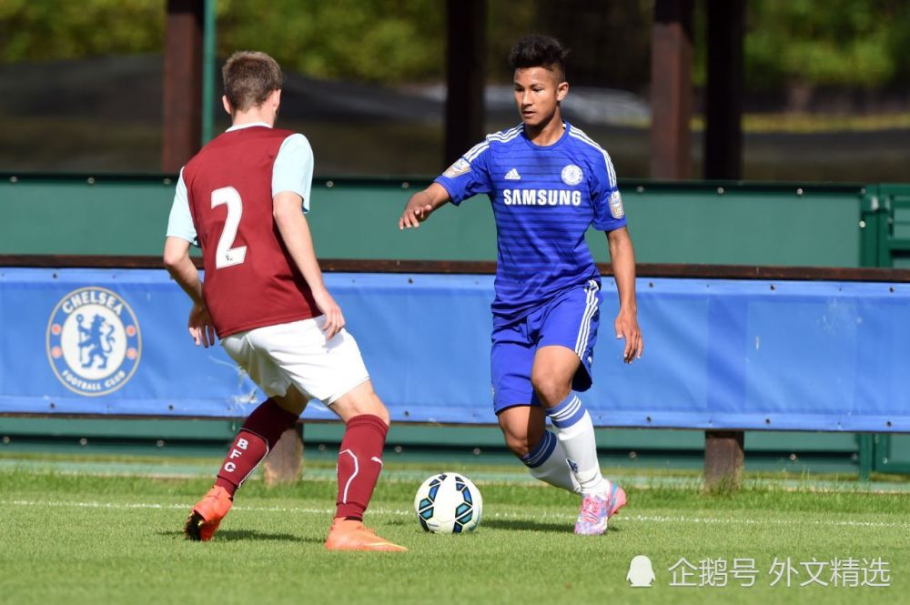 上海久事训练开放日;转会期单刀错失引欢呼;葡超在即;年轻球员得到机会的简单介绍 上海久事训练开放日;转会期单刀错失引欢呼;葡超在即;年轻球员得到机会的简单介绍