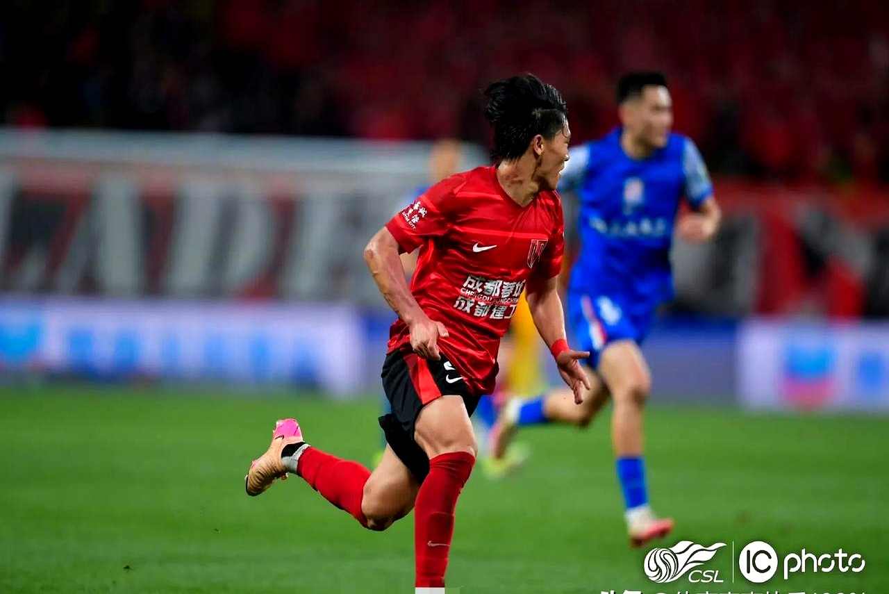 冲刺阶段成都蓉城备战CBA常规赛，单刀错失细节曝光，媒体盛赞，临场指挥获称赞的简单介绍