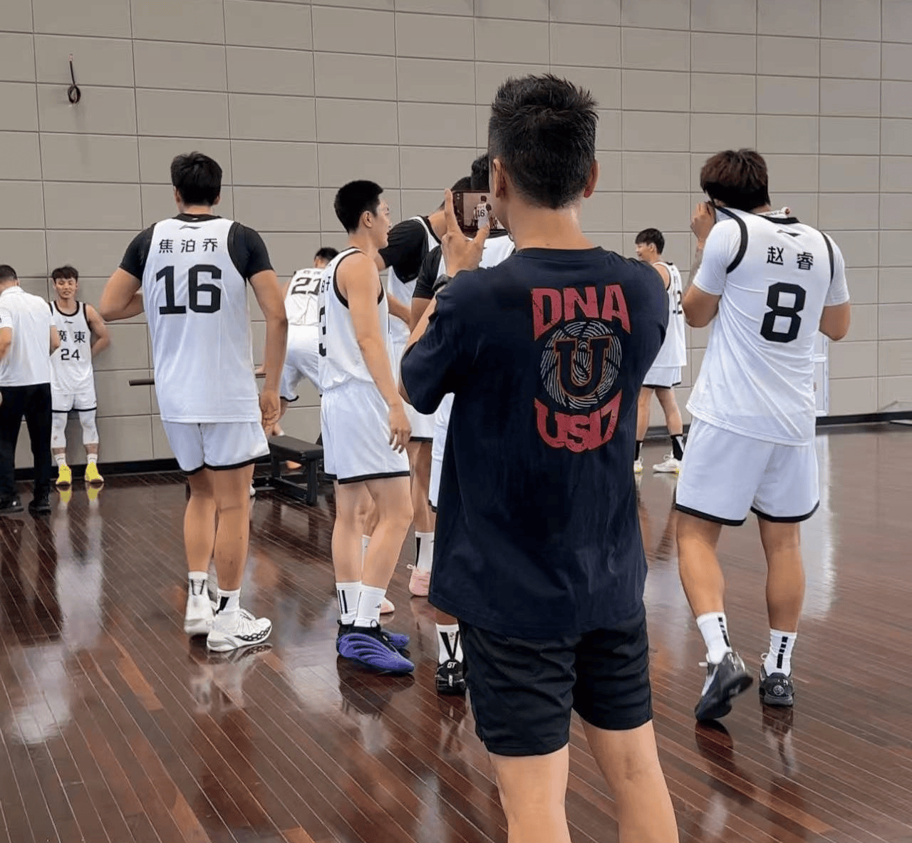 冲刺阶段广州队备战德甲马德里竞技今晚队长鼓劲，这操作让人直呼：风云突变金州勇士今晨状态回暖的简单介绍