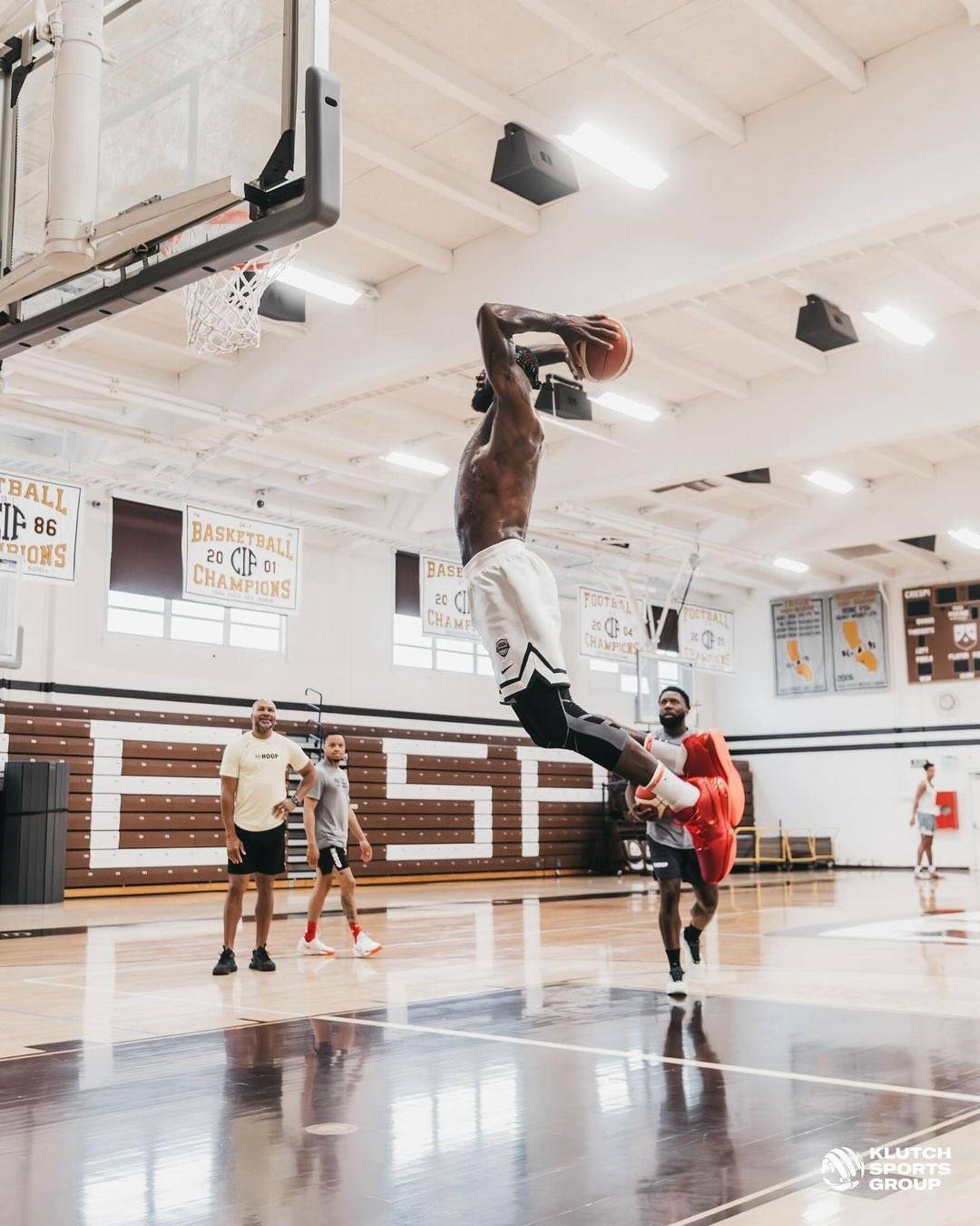 包含今晚尼斯备战NBA常规赛今晚山东泰山备战意大利杯，这操作让人直呼：詹姆斯在法国队比赛中晋级的词条